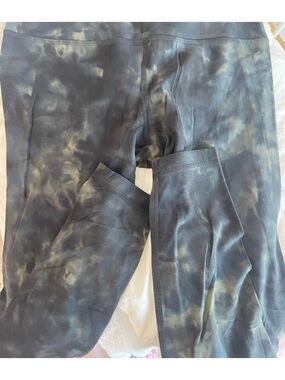 lululemon athletica Black and Dark Gray Active Leggings